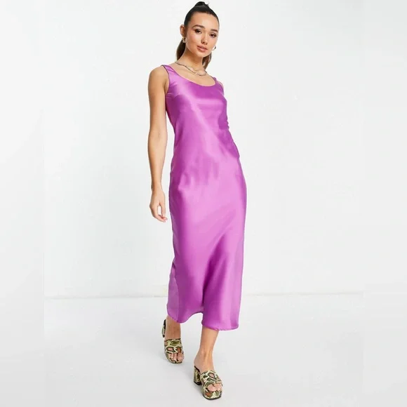 asos pink slip dress ASOS DESIGN Premium plisse drape maxi dress with cross strap neckline in light pink Masa: S Cmimi: 34,99 nga 99,99